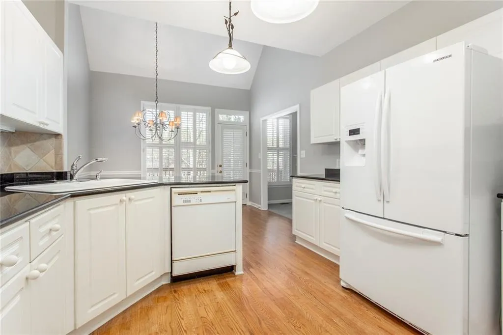 7155 Roswell Road Unit 50, Sandy Springs, Georgia 30328, 5 Bedrooms Bedrooms, ,3 BathroomsBathrooms,Residential,Sold,7155 Roswell Road Unit 50,6570297