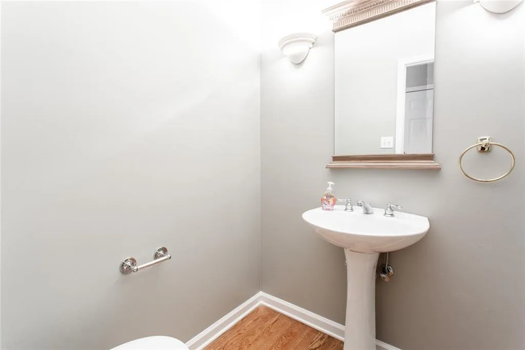7155 Roswell Road Unit 50, Sandy Springs, Georgia 30328, 5 Bedrooms Bedrooms, ,3 BathroomsBathrooms,Residential,Sold,7155 Roswell Road Unit 50,6570297