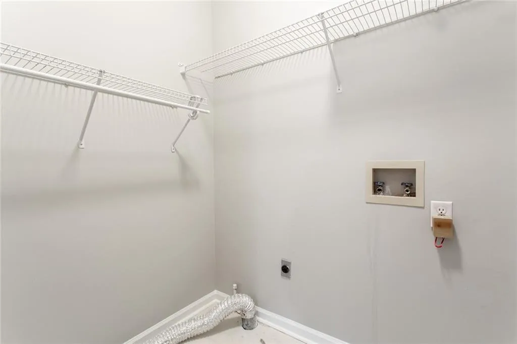 7155 Roswell Road Unit 50, Sandy Springs, Georgia 30328, 5 Bedrooms Bedrooms, ,3 BathroomsBathrooms,Residential,Sold,7155 Roswell Road Unit 50,6570297
