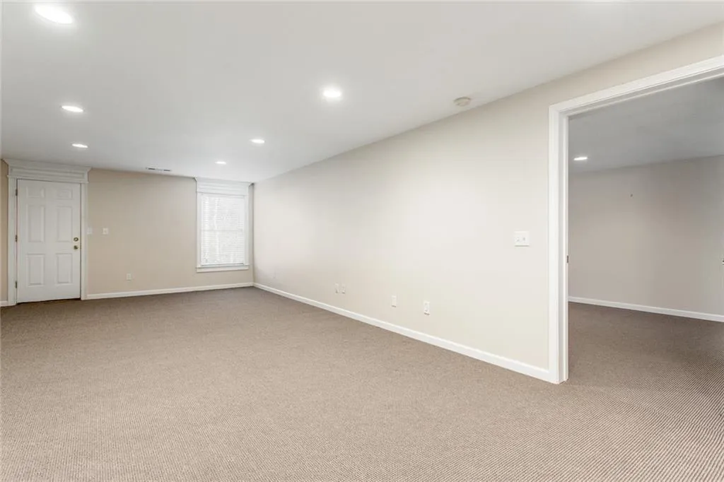 7155 Roswell Road Unit 50, Sandy Springs, Georgia 30328, 5 Bedrooms Bedrooms, ,3 BathroomsBathrooms,Residential,Sold,7155 Roswell Road Unit 50,6570297