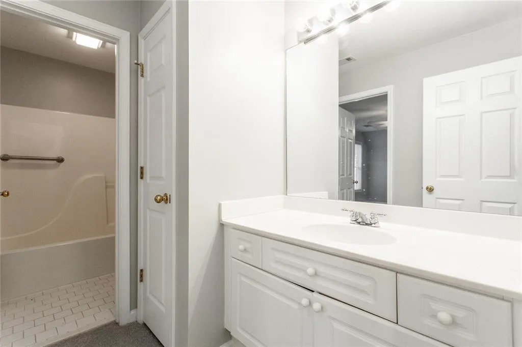 7155 Roswell Road Unit 50, Sandy Springs, Georgia 30328, 5 Bedrooms Bedrooms, ,3 BathroomsBathrooms,Residential,Sold,7155 Roswell Road Unit 50,6570297