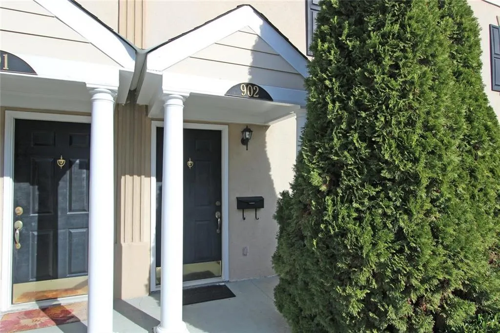 902 Brighton Point, Sandy Springs, Georgia 30328, 2 Bedrooms Bedrooms, ,2 BathroomsBathrooms,Residential,Sold,902 Brighton Point,5634753
