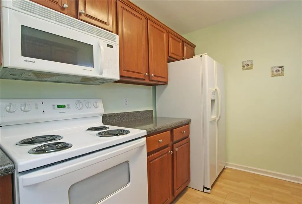 902 Brighton Point, Sandy Springs, Georgia 30328, 2 Bedrooms Bedrooms, ,2 BathroomsBathrooms,Residential,Sold,902 Brighton Point,5634753
