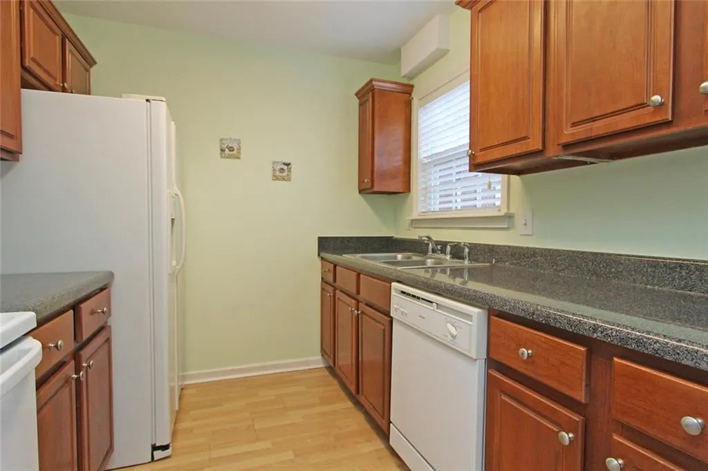 902 Brighton Point, Sandy Springs, Georgia 30328, 2 Bedrooms Bedrooms, ,2 BathroomsBathrooms,Residential,Sold,902 Brighton Point,5634753