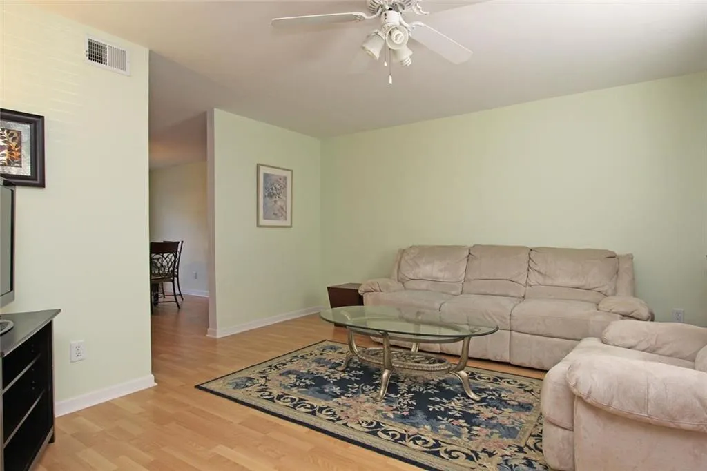 902 Brighton Point, Sandy Springs, Georgia 30328, 2 Bedrooms Bedrooms, ,2 BathroomsBathrooms,Residential,Sold,902 Brighton Point,5634753