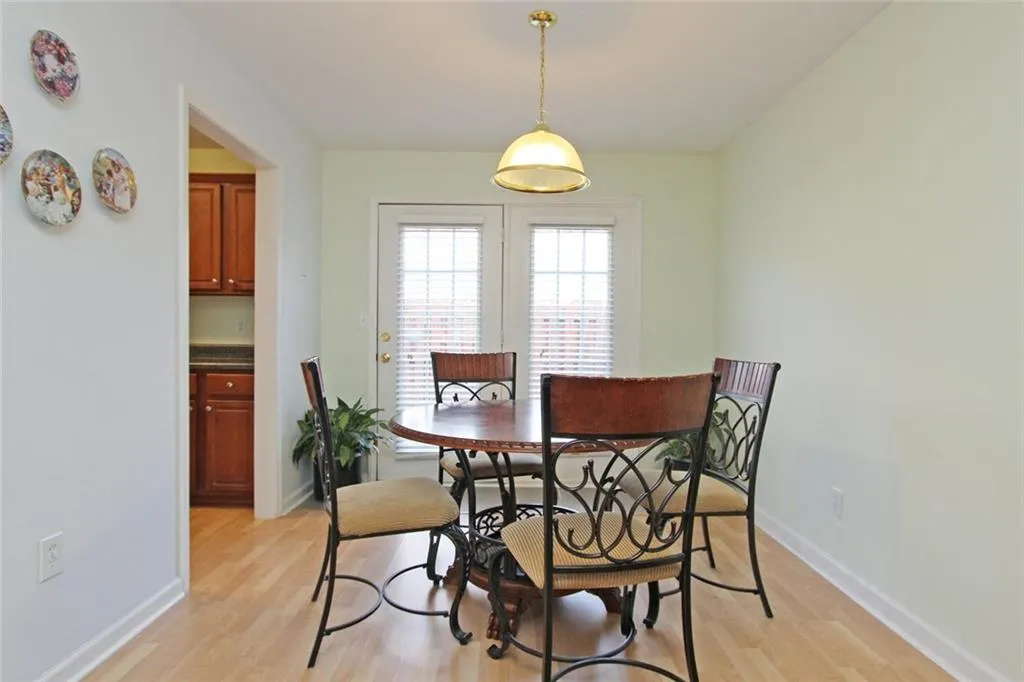 902 Brighton Point, Sandy Springs, Georgia 30328, 2 Bedrooms Bedrooms, ,2 BathroomsBathrooms,Residential,Sold,902 Brighton Point,5634753