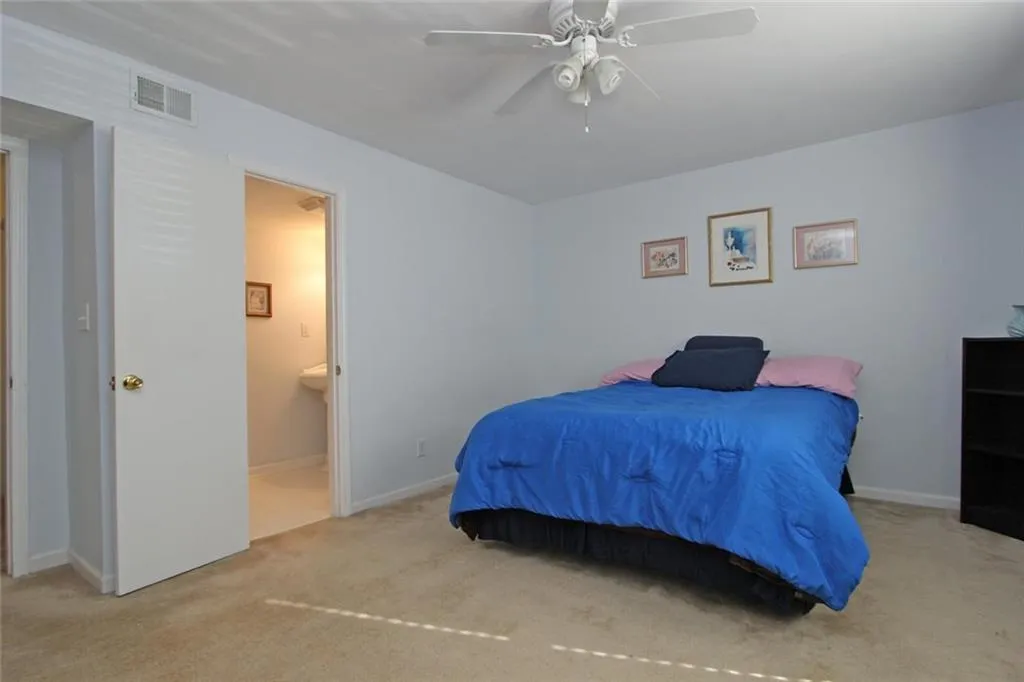 902 Brighton Point, Sandy Springs, Georgia 30328, 2 Bedrooms Bedrooms, ,2 BathroomsBathrooms,Residential,Sold,902 Brighton Point,5634753