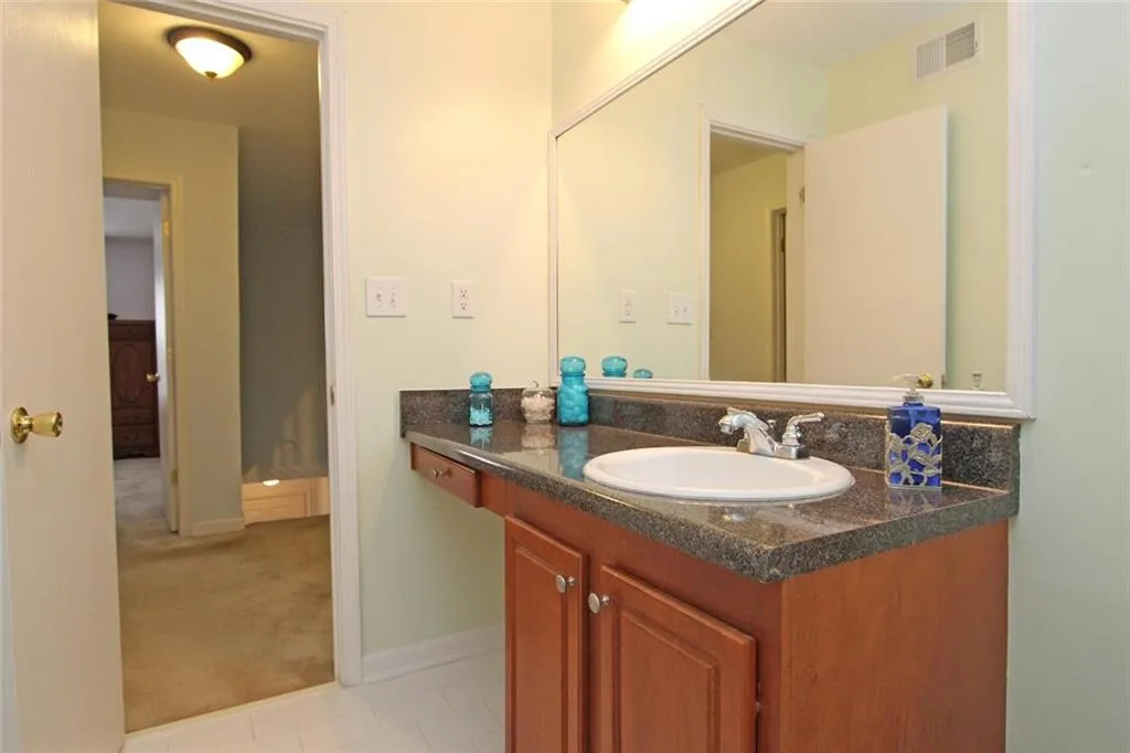 902 Brighton Point, Sandy Springs, Georgia 30328, 2 Bedrooms Bedrooms, ,2 BathroomsBathrooms,Residential,Sold,902 Brighton Point,5634753