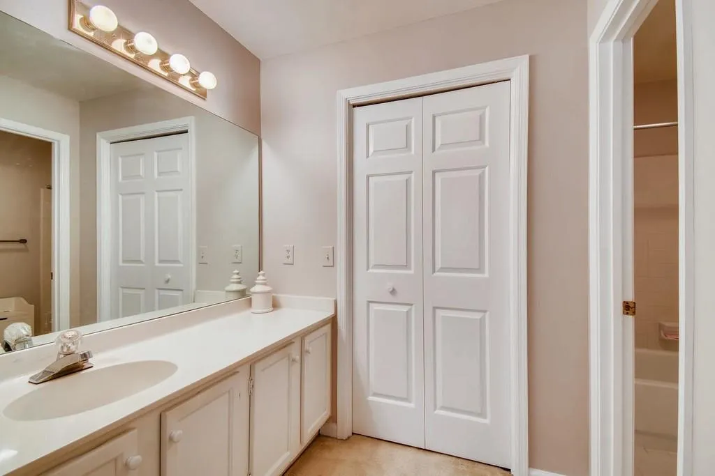 1003 Camden Court, Sandy Springs, Georgia 30327, 2 Bedrooms Bedrooms, ,2 BathroomsBathrooms,Residential,Sold,1003 Camden Court,6554539