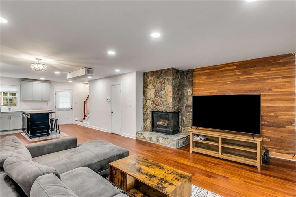 6700 Roswell Road Unit 29C, Atlanta, Georgia 30328, 2 Bedrooms Bedrooms, ,1 BathroomBathrooms,Residential,Sold,6700 Roswell Road Unit 29C,7330369