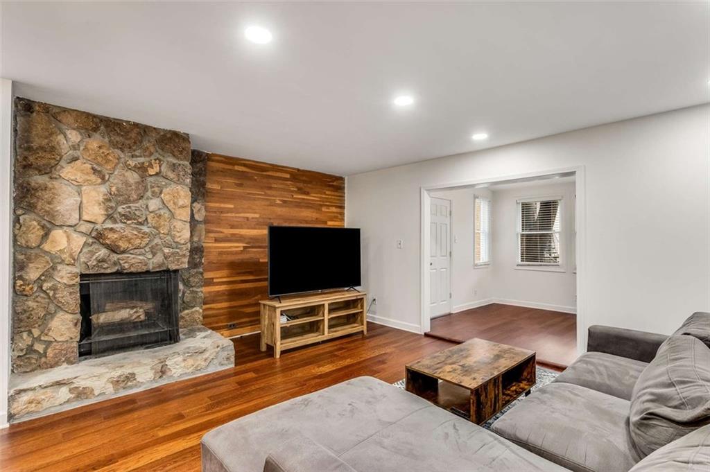 6700 Roswell Road Unit 29C, Atlanta, Georgia 30328, 2 Bedrooms Bedrooms, ,1 BathroomBathrooms,Residential,Sold,6700 Roswell Road Unit 29C,7330369