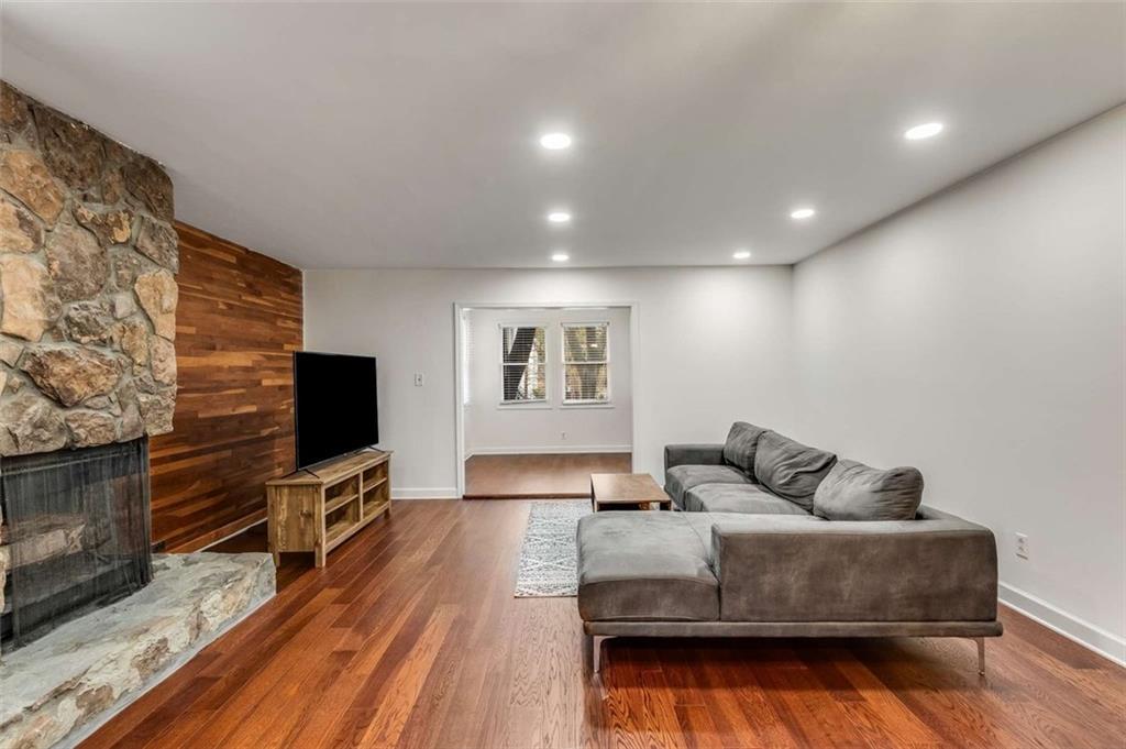 6700 Roswell Road Unit 29C, Atlanta, Georgia 30328, 2 Bedrooms Bedrooms, ,1 BathroomBathrooms,Residential,Sold,6700 Roswell Road Unit 29C,7330369