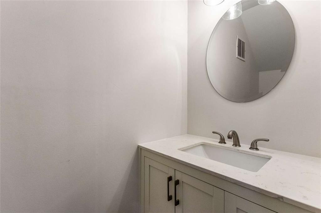 6700 Roswell Road Unit 29C, Atlanta, Georgia 30328, 2 Bedrooms Bedrooms, ,1 BathroomBathrooms,Residential,Sold,6700 Roswell Road Unit 29C,7330369