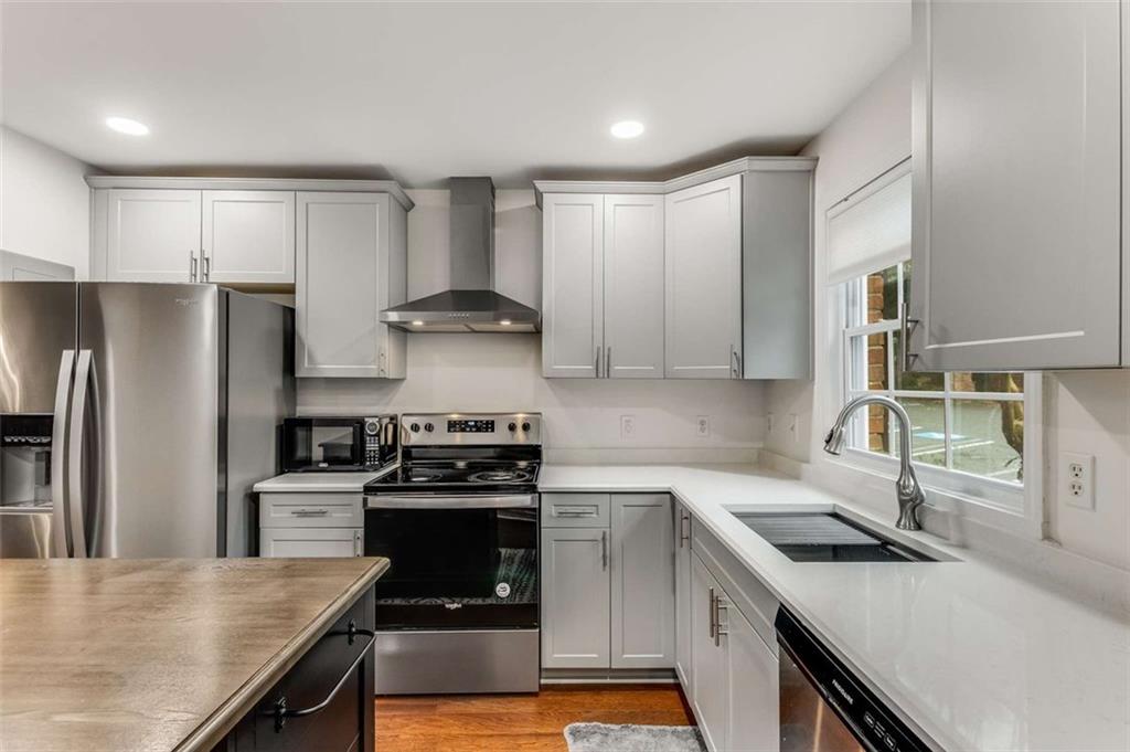 6700 Roswell Road Unit 29C, Atlanta, Georgia 30328, 2 Bedrooms Bedrooms, ,1 BathroomBathrooms,Residential,Sold,6700 Roswell Road Unit 29C,7330369