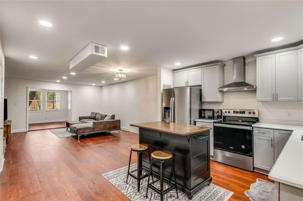 6700 Roswell Road Unit 29C, Atlanta, Georgia 30328, 2 Bedrooms Bedrooms, ,1 BathroomBathrooms,Residential,Sold,6700 Roswell Road Unit 29C,7330369