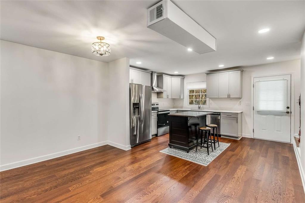 6700 Roswell Road Unit 29C, Atlanta, Georgia 30328, 2 Bedrooms Bedrooms, ,1 BathroomBathrooms,Residential,Sold,6700 Roswell Road Unit 29C,7330369