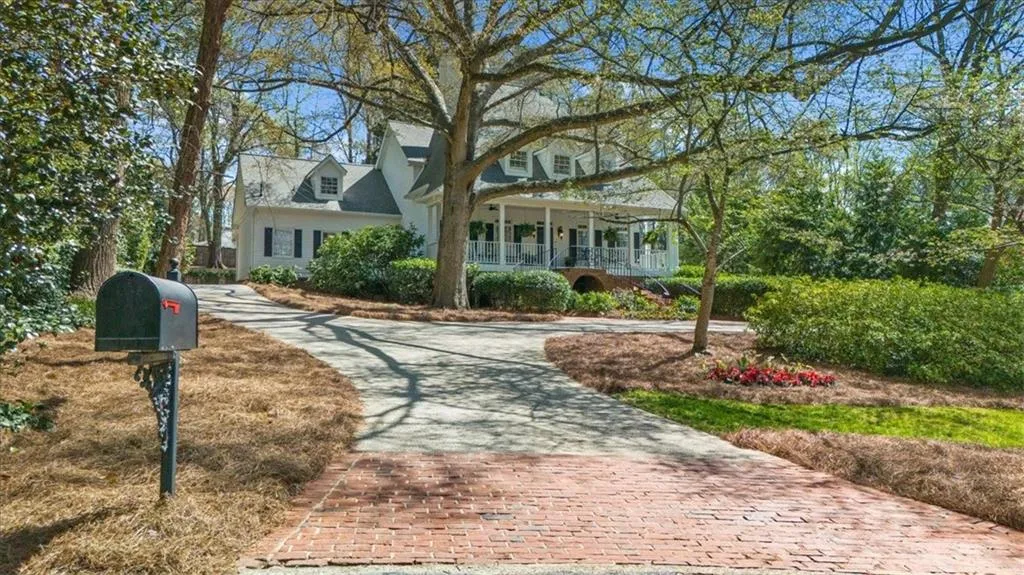 4635 High Point Road, Atlanta, Georgia 30342, 6 Bedrooms Bedrooms, ,3 BathroomsBathrooms,Residential,Sold,4635 High Point Road,7545184