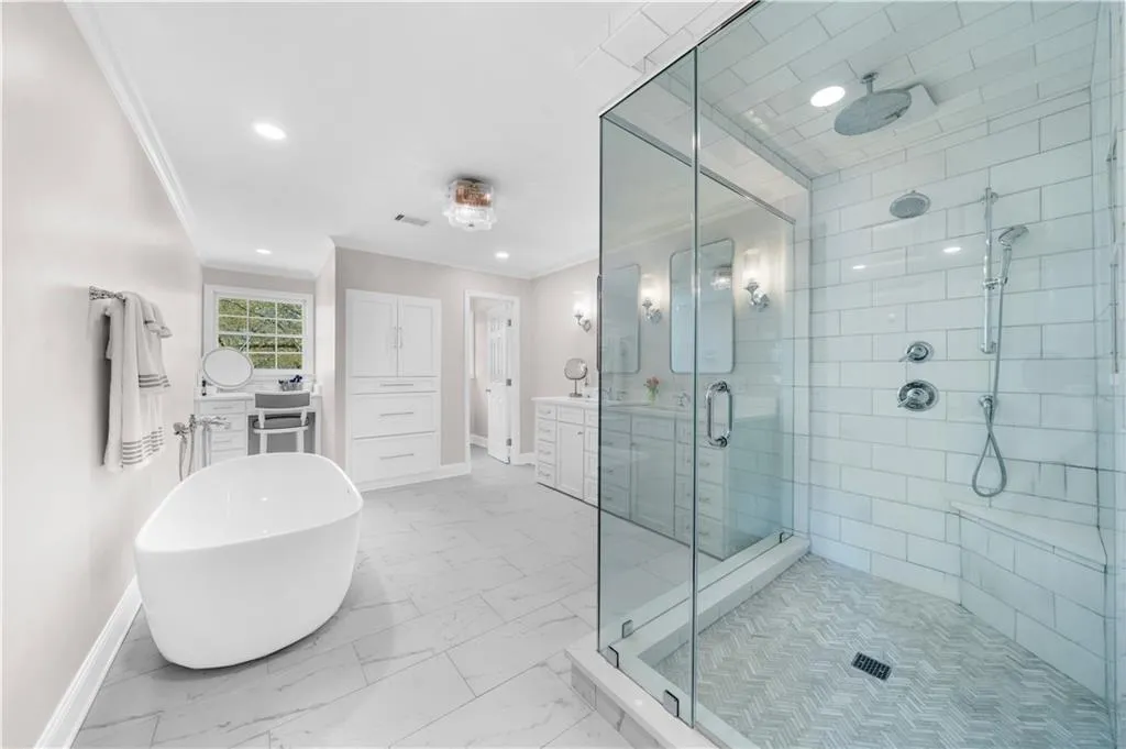 4635 High Point Road, Atlanta, Georgia 30342, 6 Bedrooms Bedrooms, ,3 BathroomsBathrooms,Residential,Sold,4635 High Point Road,7545184