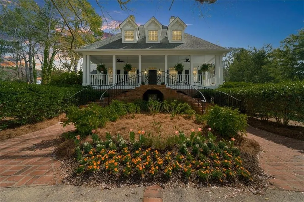 4635 High Point Road, Atlanta, Georgia 30342, 6 Bedrooms Bedrooms, ,3 BathroomsBathrooms,Residential,Sold,4635 High Point Road,7545184