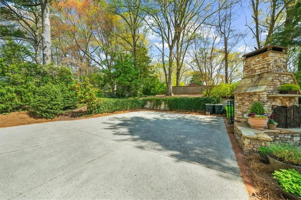 4635 High Point Road, Atlanta, Georgia 30342, 6 Bedrooms Bedrooms, ,3 BathroomsBathrooms,Residential,Sold,4635 High Point Road,7545184