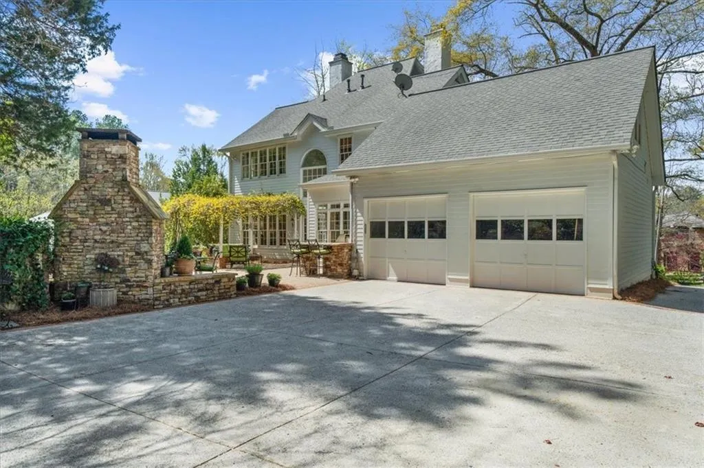 4635 High Point Road, Atlanta, Georgia 30342, 6 Bedrooms Bedrooms, ,3 BathroomsBathrooms,Residential,Sold,4635 High Point Road,7545184