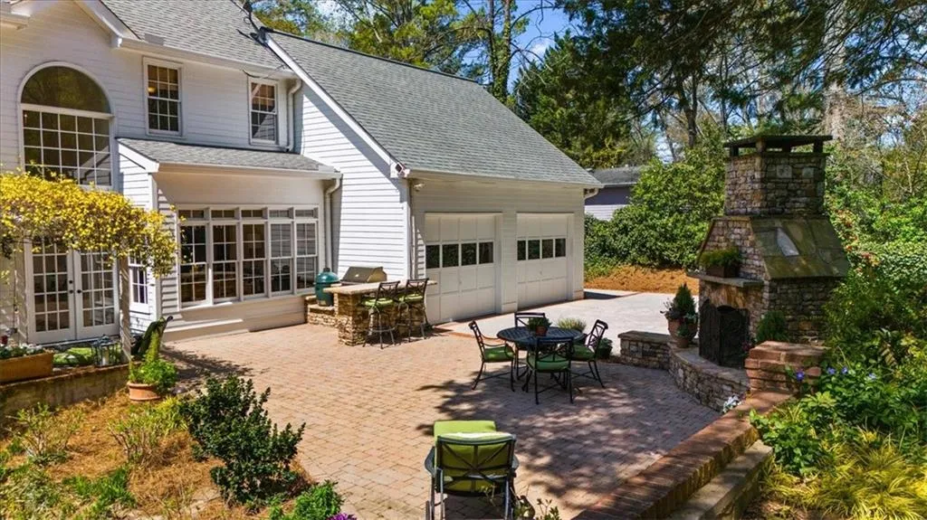 4635 High Point Road, Atlanta, Georgia 30342, 6 Bedrooms Bedrooms, ,3 BathroomsBathrooms,Residential,Sold,4635 High Point Road,7545184