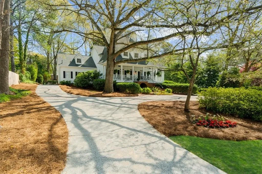 4635 High Point Road, Atlanta, Georgia 30342, 6 Bedrooms Bedrooms, ,3 BathroomsBathrooms,Residential,Sold,4635 High Point Road,7545184