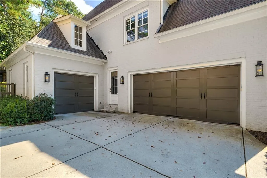 192 Pine Lake Drive, Atlanta, Georgia 30327, 5 Bedrooms Bedrooms, ,5 BathroomsBathrooms,Residential,Sold,192 Pine Lake Drive,6958745