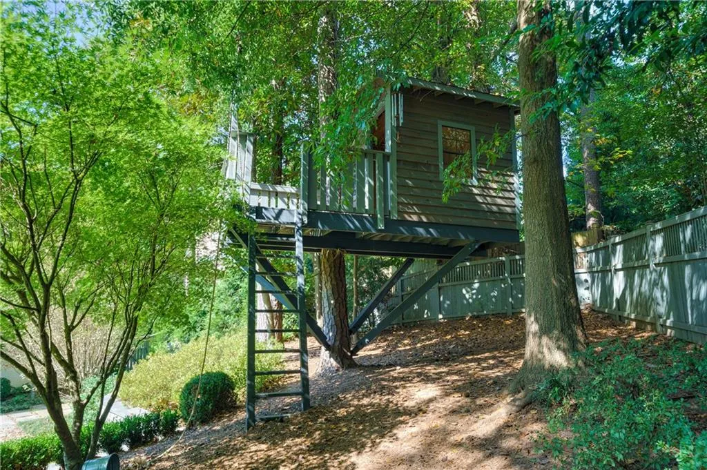 192 Pine Lake Drive, Atlanta, Georgia 30327, 5 Bedrooms Bedrooms, ,5 BathroomsBathrooms,Residential,Sold,192 Pine Lake Drive,6958745