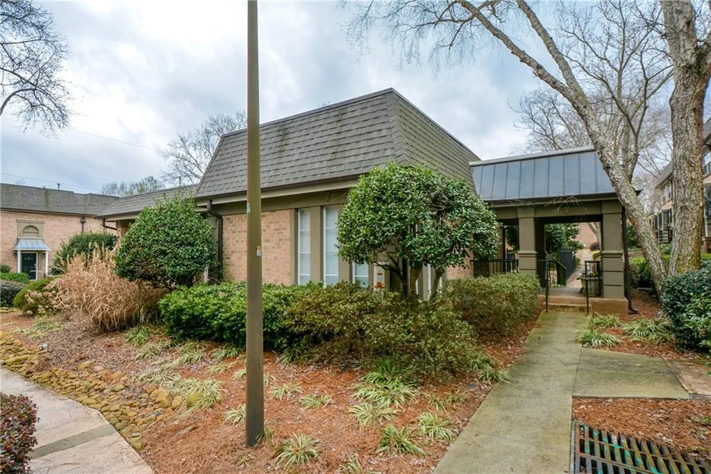 6980 Roswell Road Ne Unit D9, Atlanta, Georgia 30328, 1 Bedroom Bedrooms, ,Residential,Sold,6980 Roswell Road Ne Unit D9,6513436