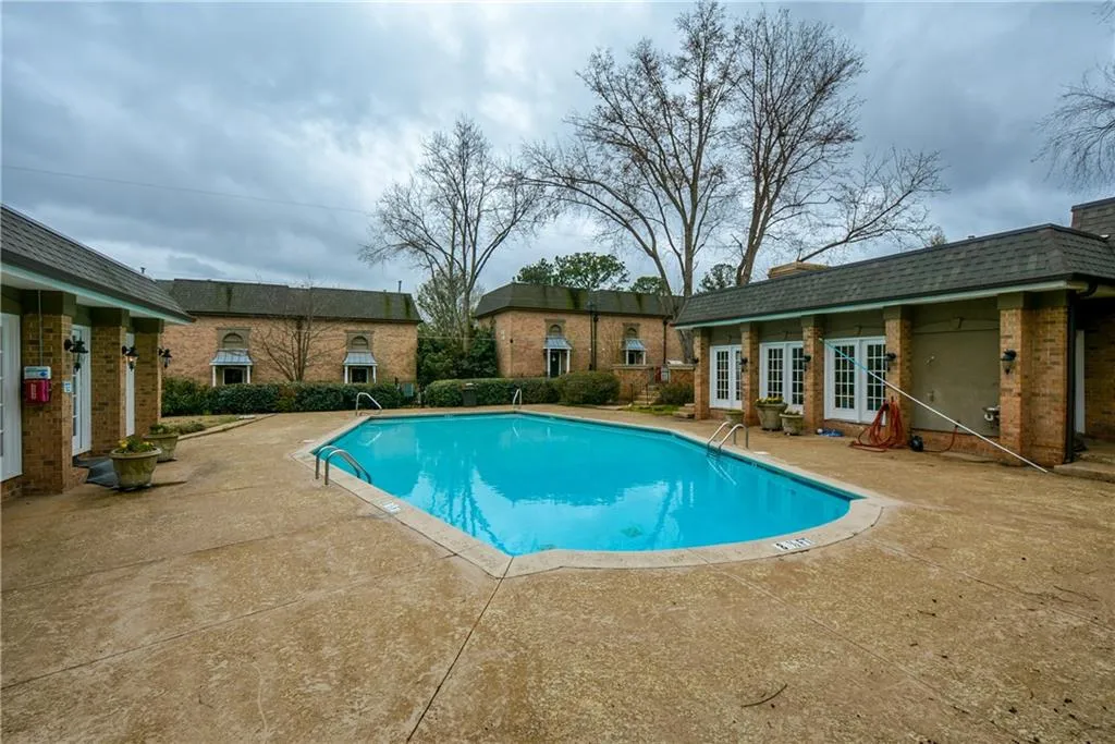 6980 Roswell Road Ne Unit D9, Atlanta, Georgia 30328, 1 Bedroom Bedrooms, ,Residential,Sold,6980 Roswell Road Ne Unit D9,6513436