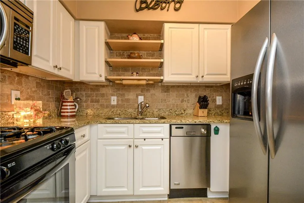 6980 Roswell Road Ne Unit D9, Atlanta, Georgia 30328, 1 Bedroom Bedrooms, ,Residential,Sold,6980 Roswell Road Ne Unit D9,6513436