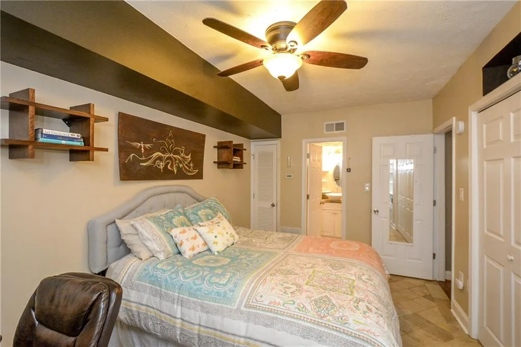 6980 Roswell Road Ne Unit D9, Atlanta, Georgia 30328, 1 Bedroom Bedrooms, ,Residential,Sold,6980 Roswell Road Ne Unit D9,6513436