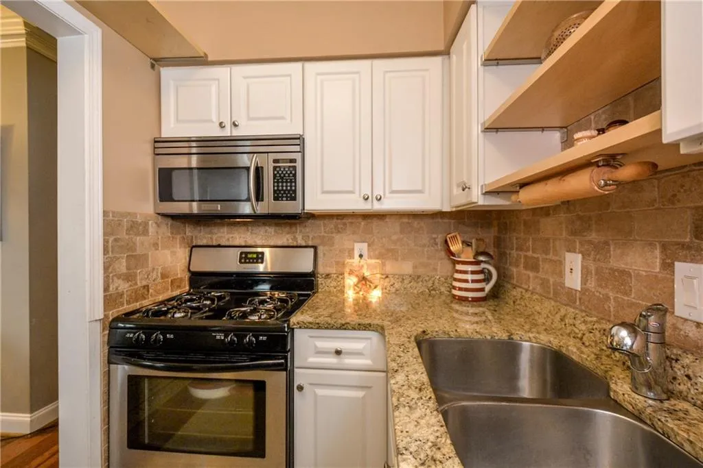 6980 Roswell Road Ne Unit D9, Atlanta, Georgia 30328, 1 Bedroom Bedrooms, ,Residential,Sold,6980 Roswell Road Ne Unit D9,6513436