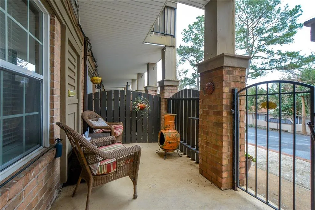 6980 Roswell Road Ne Unit D9, Atlanta, Georgia 30328, 1 Bedroom Bedrooms, ,Residential,Sold,6980 Roswell Road Ne Unit D9,6513436