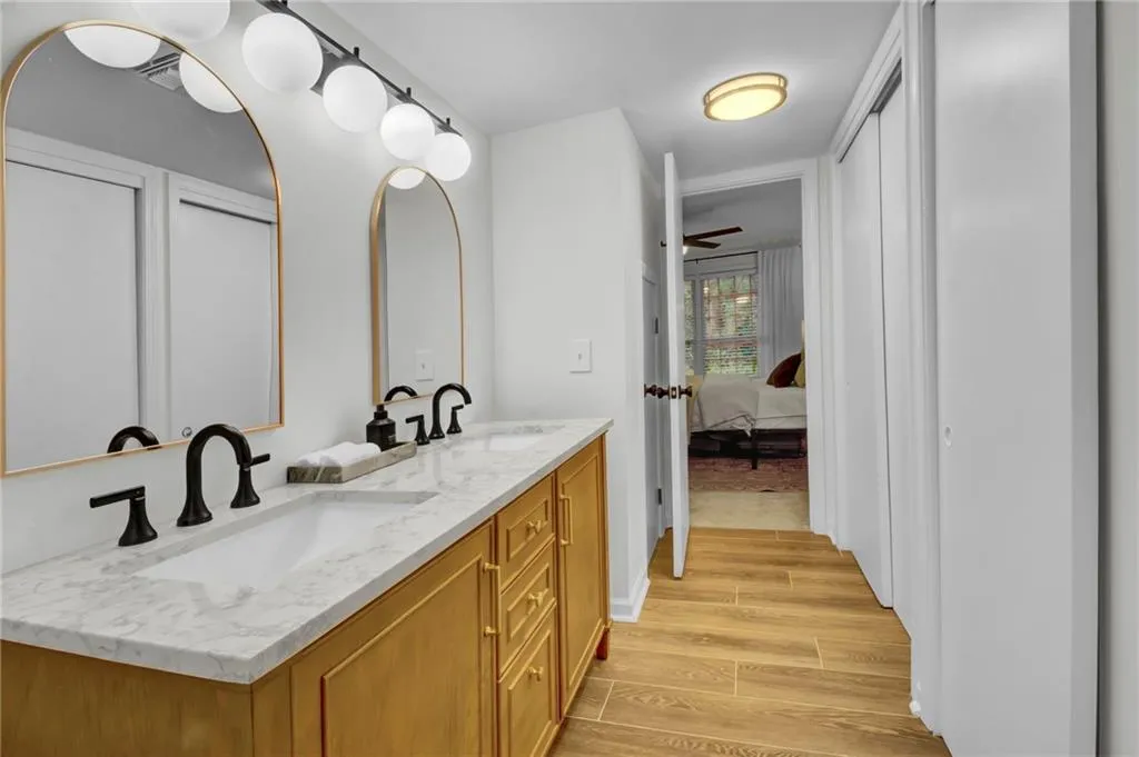 12 Vista Square Nw, Atlanta, Georgia 30327, 2 Bedrooms Bedrooms, ,2 BathroomsBathrooms,Residential,For Sale,12 Vista Square Nw,7614975