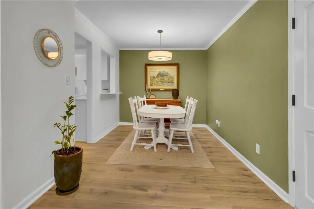 12 Vista Square Nw, Atlanta, Georgia 30327, 2 Bedrooms Bedrooms, ,2 BathroomsBathrooms,Residential,For Sale,12 Vista Square Nw,7614975