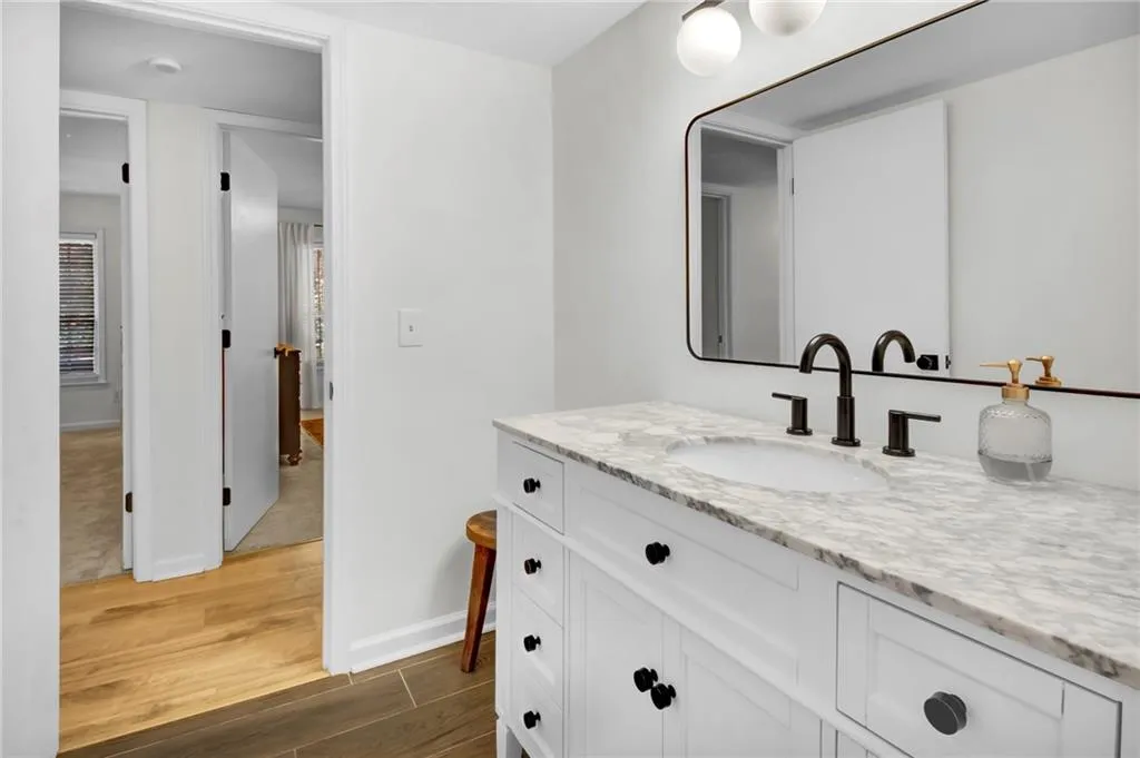 12 Vista Square Nw, Atlanta, Georgia 30327, 2 Bedrooms Bedrooms, ,2 BathroomsBathrooms,Residential,For Sale,12 Vista Square Nw,7614975