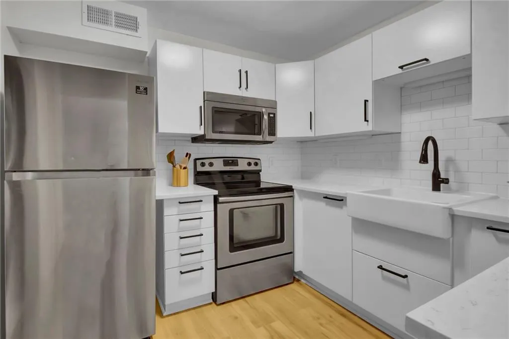 12 Vista Square Nw, Atlanta, Georgia 30327, 2 Bedrooms Bedrooms, ,2 BathroomsBathrooms,Residential,For Sale,12 Vista Square Nw,7614975