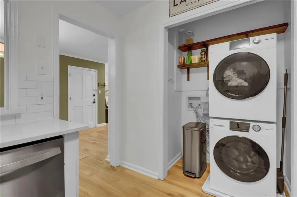 12 Vista Square Nw, Atlanta, Georgia 30327, 2 Bedrooms Bedrooms, ,2 BathroomsBathrooms,Residential,For Sale,12 Vista Square Nw,7614975