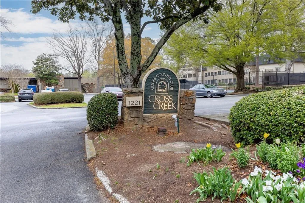 12 Vista Square Nw, Atlanta, Georgia 30327, 2 Bedrooms Bedrooms, ,2 BathroomsBathrooms,Residential,For Sale,12 Vista Square Nw,7614975