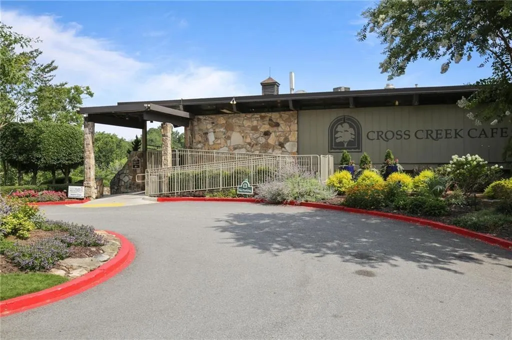 12 Vista Square Nw, Atlanta, Georgia 30327, 2 Bedrooms Bedrooms, ,2 BathroomsBathrooms,Residential,For Sale,12 Vista Square Nw,7614975