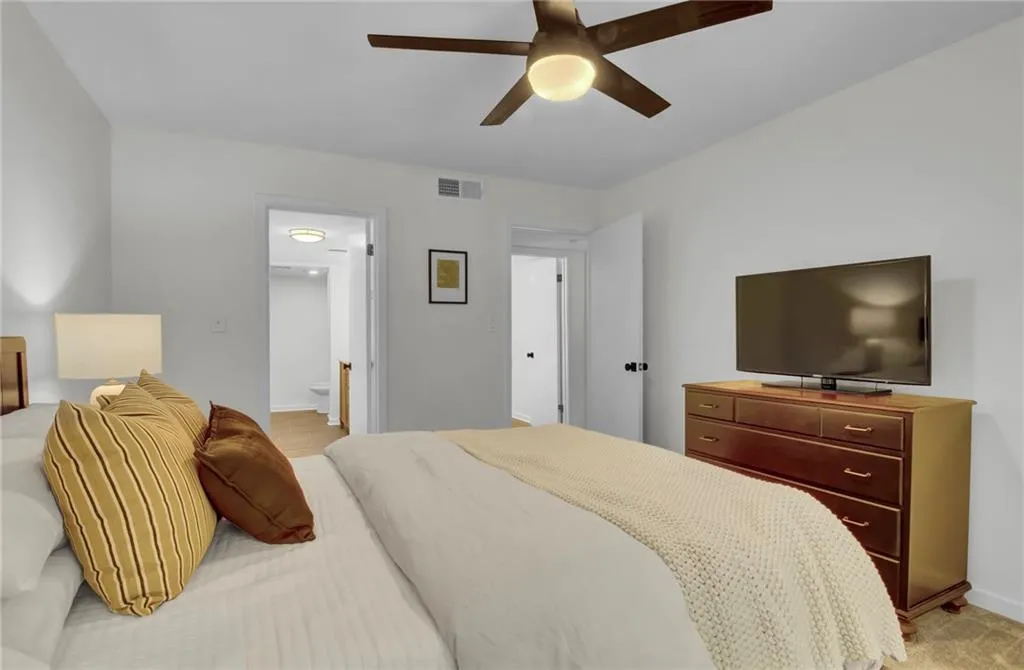 12 Vista Square Nw, Atlanta, Georgia 30327, 2 Bedrooms Bedrooms, ,2 BathroomsBathrooms,Residential,For Sale,12 Vista Square Nw,7614975