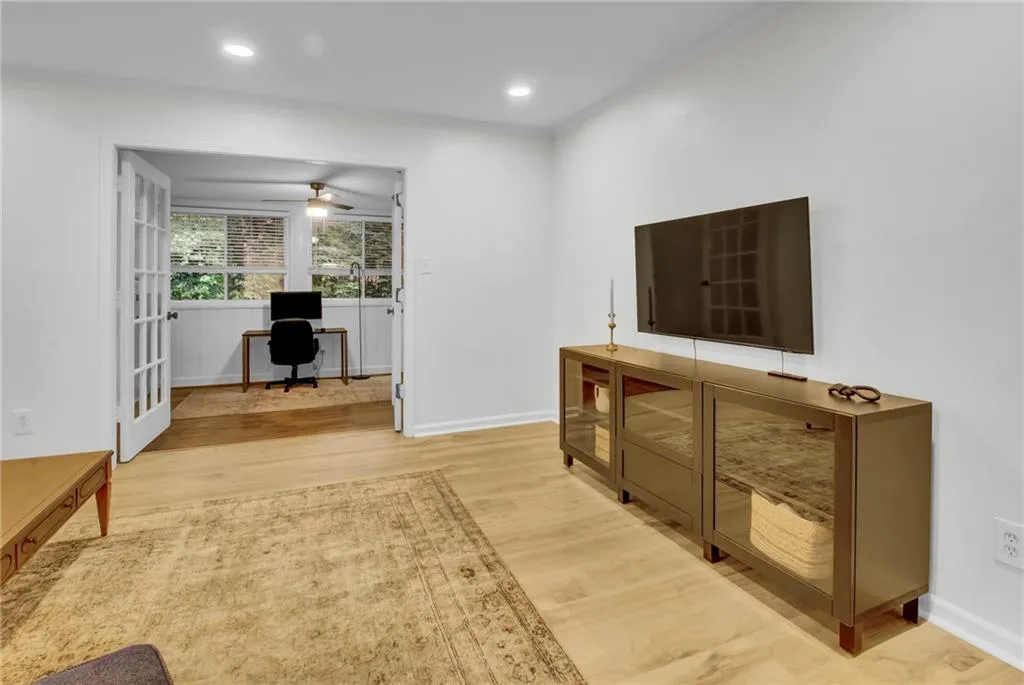 12 Vista Square Nw, Atlanta, Georgia 30327, 2 Bedrooms Bedrooms, ,2 BathroomsBathrooms,Residential,For Sale,12 Vista Square Nw,7614975