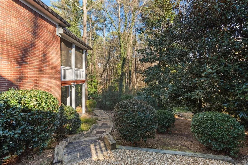 Secluded side yard