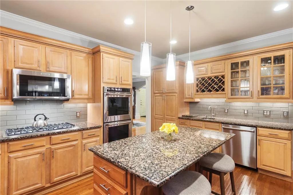 Double wall oven, microwave and second dishwasher...make this is chef's dream!