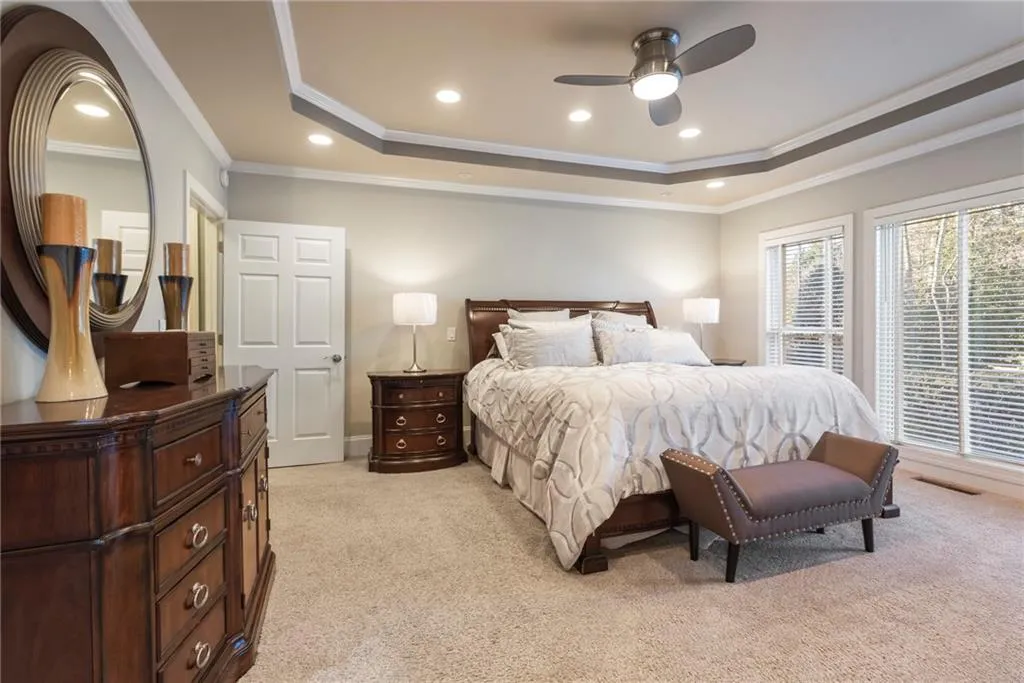 Pretty tray ceiling and lots of windows -
