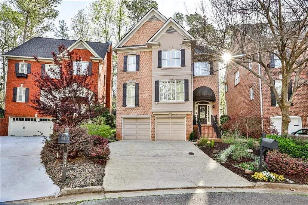 925 Roberts Landing Cove, Sandy Springs, Georgia 30350, 4 Bedrooms Bedrooms, ,3 BathroomsBathrooms,Residential,Sold,925 Roberts Landing Cove,7026717