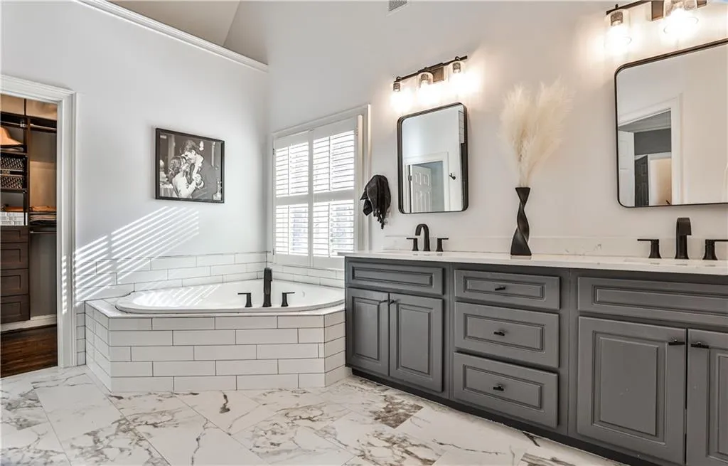925 Roberts Landing Cove, Sandy Springs, Georgia 30350, 4 Bedrooms Bedrooms, ,3 BathroomsBathrooms,Residential,Sold,925 Roberts Landing Cove,7026717