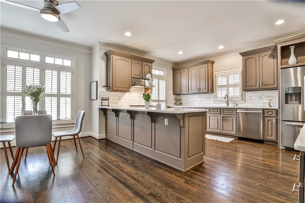 925 Roberts Landing Cove, Sandy Springs, Georgia 30350, 4 Bedrooms Bedrooms, ,3 BathroomsBathrooms,Residential,Sold,925 Roberts Landing Cove,7026717